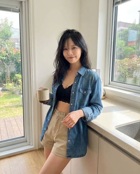 Shen Jiayi profile